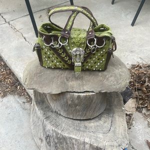 Boot barn purse in excellent condition! No marks or tears. Kept in good repair.